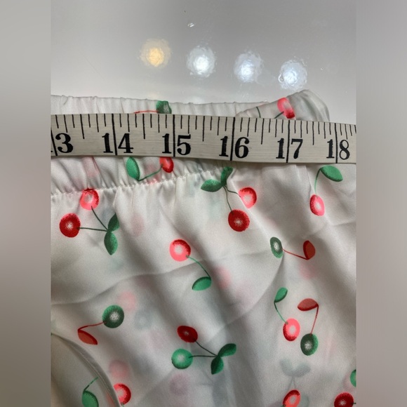COLSIE Cherry print silky pajama shorts - Picture 4 of 5